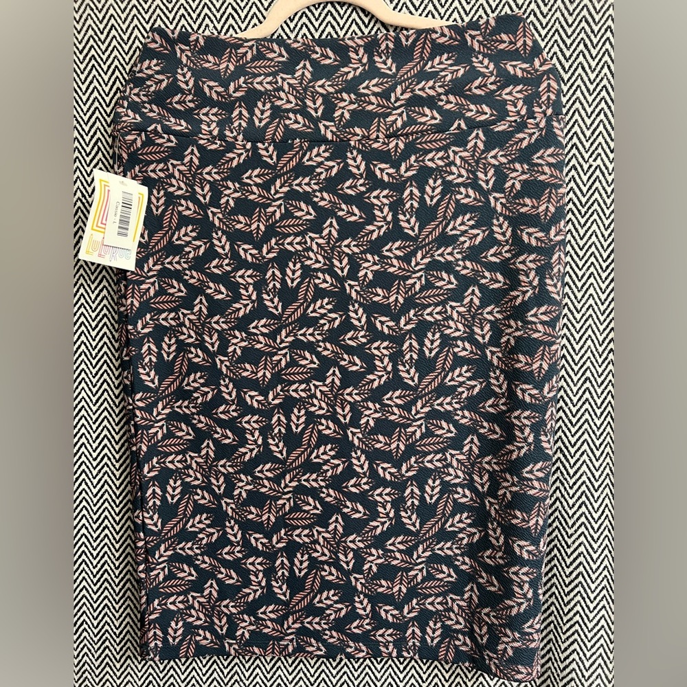 LuLaRoe Cassie feather skirt - Large